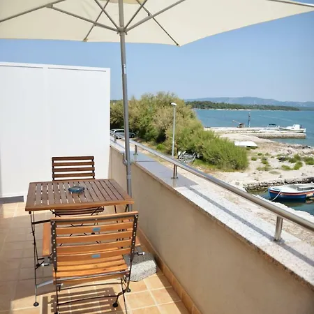 Appartement Frane 1 *